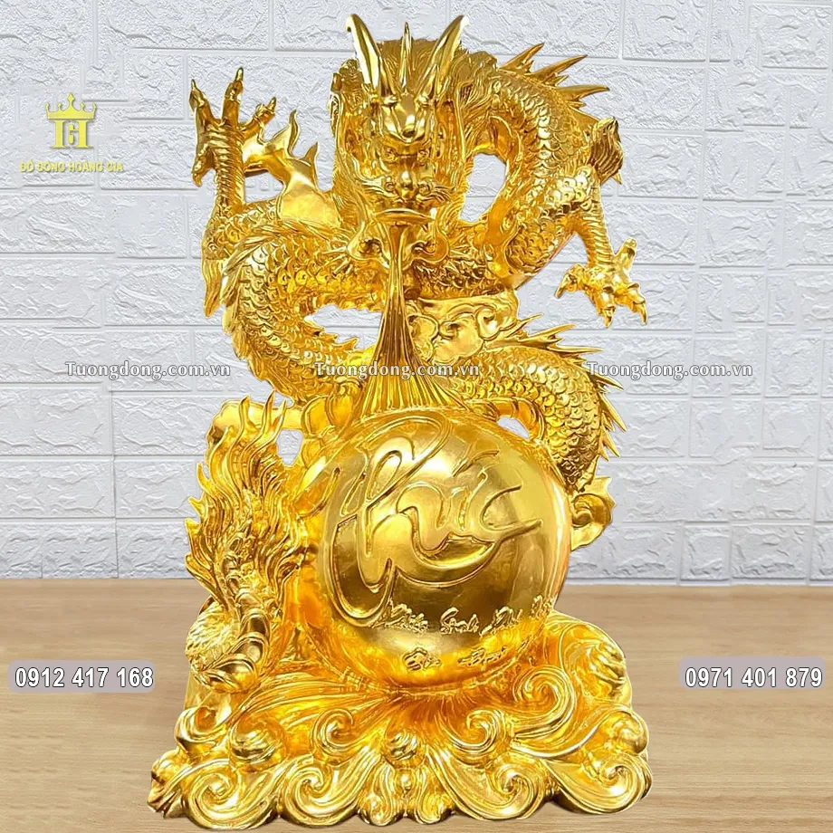 Toàn bộ bề mặt bên ngoài được mạ vàng 24K sang trọng